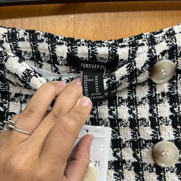 Forever 21 Black and White Tweed Skort NWT - Picture 5 of 6
